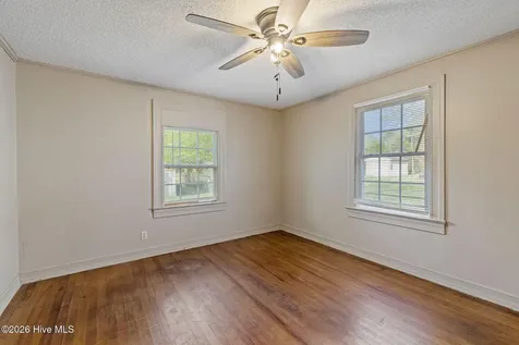 302 S Johnson Street Mount Olive NC 28365