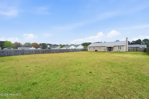 307 Kenilworth Place Hubert NC 28539