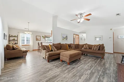 307 Kenilworth Place Hubert NC 28539