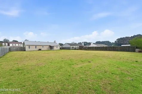 307 Kenilworth Place Hubert NC 28539