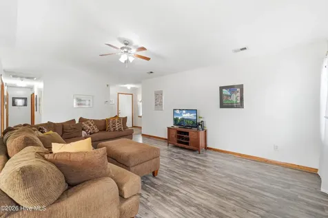 307 Kenilworth Place Hubert NC 28539