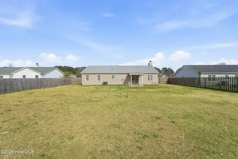 307 Kenilworth Place Hubert NC 28539