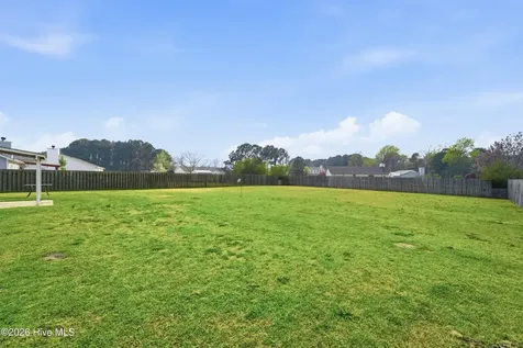 307 Kenilworth Place Hubert NC 28539