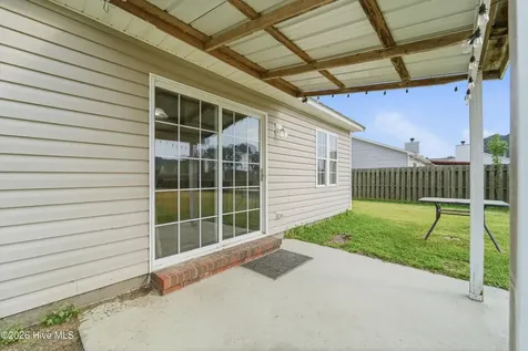 307 Kenilworth Place Hubert NC 28539