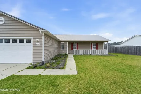 307 Kenilworth Place Hubert NC 28539
