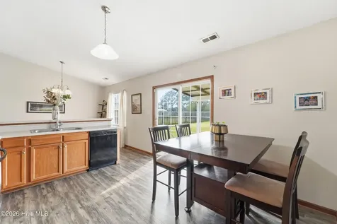 307 Kenilworth Place Hubert NC 28539