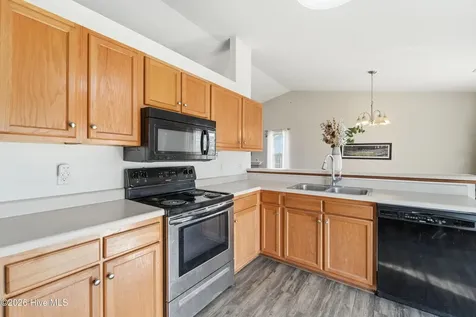 307 Kenilworth Place Hubert NC 28539