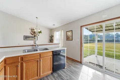 307 Kenilworth Place Hubert NC 28539
