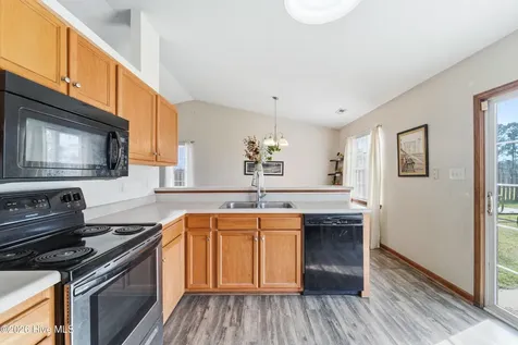 307 Kenilworth Place Hubert NC 28539