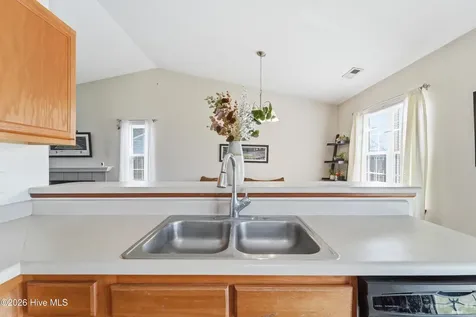 307 Kenilworth Place Hubert NC 28539