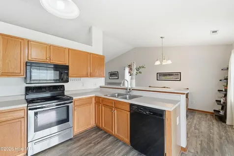 307 Kenilworth Place Hubert NC 28539