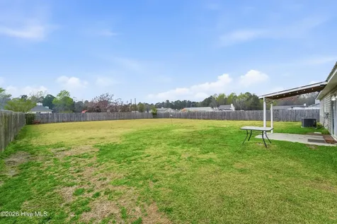 307 Kenilworth Place Hubert NC 28539