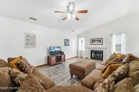 307 Kenilworth Place Hubert NC 28539