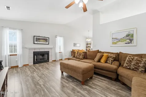 307 Kenilworth Place Hubert NC 28539