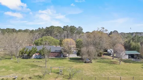 2222 John Henry Store Road Currie NC 28435