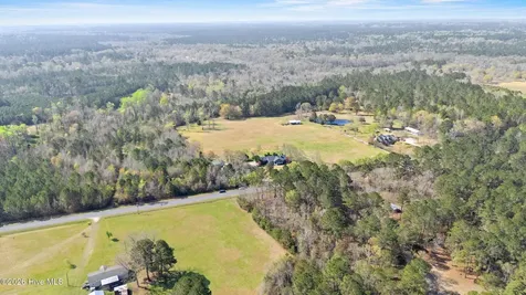 2222 John Henry Store Road Currie NC 28435