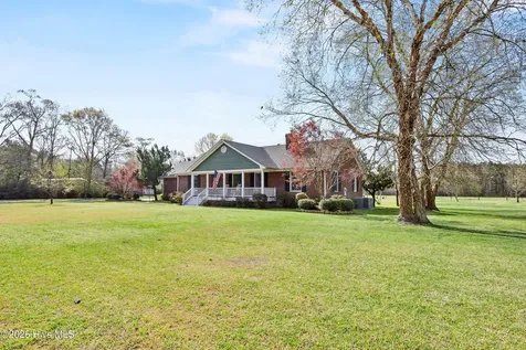 2222 John Henry Store Road Currie NC 28435