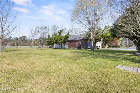 2222 John Henry Store Road Currie NC 28435