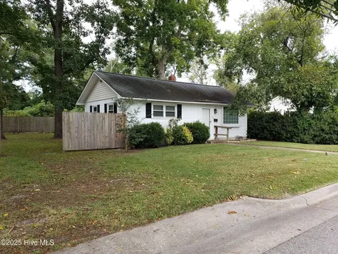 108 S Lee Street Whiteville NC 28472