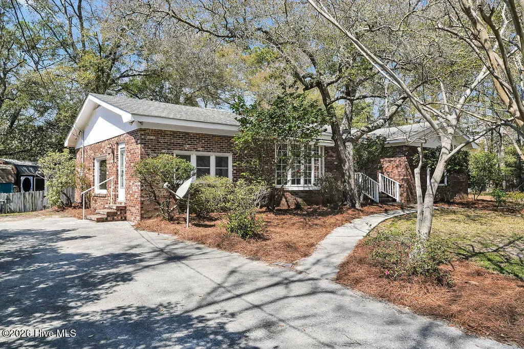 811 Memory Lane Southport NC 28461