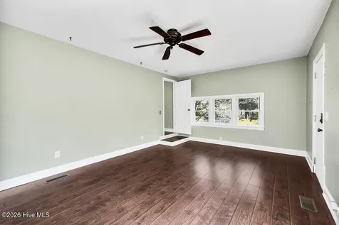 811 Memory Lane Southport NC 28461