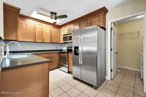 811 Memory Lane Southport NC 28461