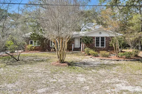 811 Memory Lane Southport NC 28461