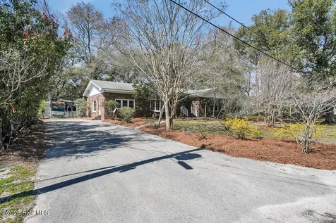 811 Memory Lane Southport NC 28461