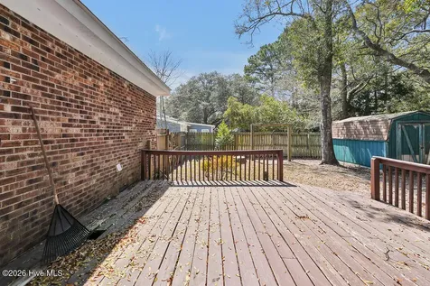 811 Memory Lane Southport NC 28461
