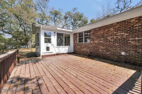 811 Memory Lane Southport NC 28461