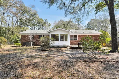 811 Memory Lane Southport NC 28461