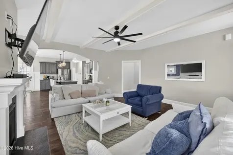 363 Hanover Lakes Drive Wilmington NC 28401
