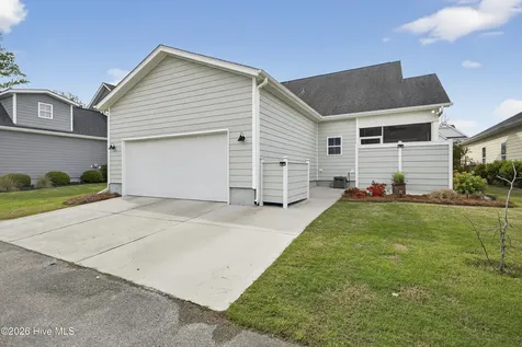 363 Hanover Lakes Drive Wilmington NC 28401