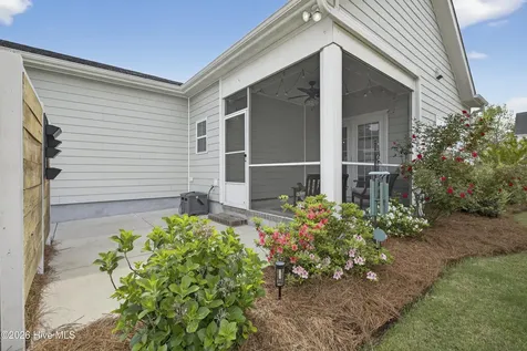 363 Hanover Lakes Drive Wilmington NC 28401