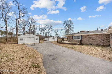 7293 County Home Road Ayden NC 28513