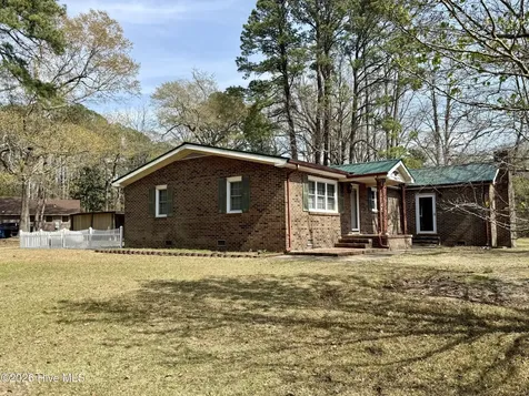 2996 Us Highway 64 W Plymouth NC 27962