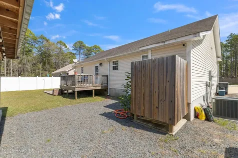 1221 Maple Road Southport NC 28461