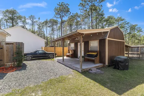 1221 Maple Road Southport NC 28461