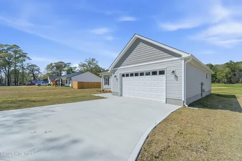 1992 Catherine Lake Road Richlands NC 28574