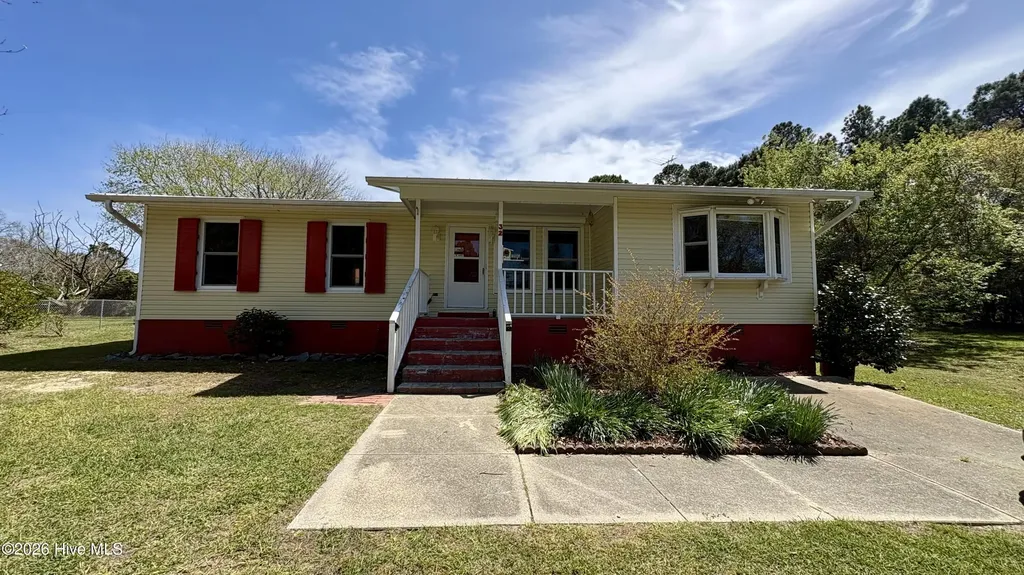 32 Arrowhead Drive Hubert NC 28539