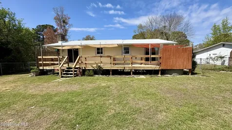 32 Arrowhead Drive Hubert NC 28539