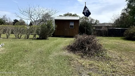 32 Arrowhead Drive Hubert NC 28539