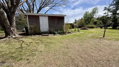 32 Arrowhead Drive Hubert NC 28539