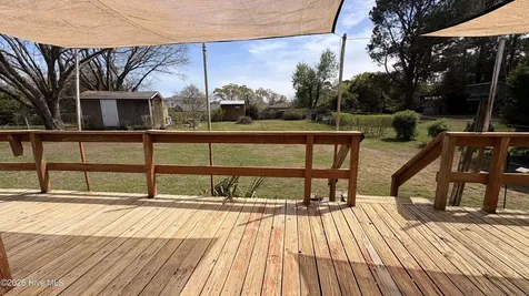 32 Arrowhead Drive Hubert NC 28539