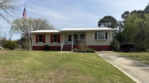 32 Arrowhead Drive Hubert NC 28539