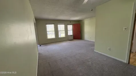 32 Arrowhead Drive Hubert NC 28539