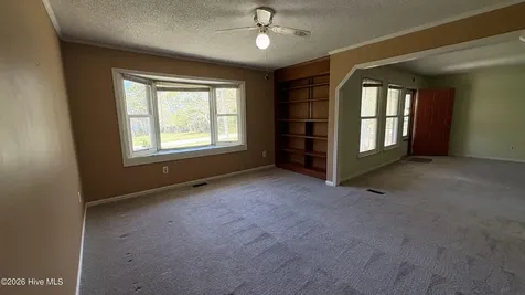 32 Arrowhead Drive Hubert NC 28539