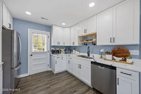 2406 N Hills Drive New Bern NC 28562