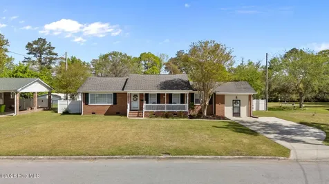 2406 N Hills Drive New Bern NC 28562