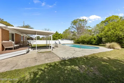 2406 N Hills Drive New Bern NC 28562
